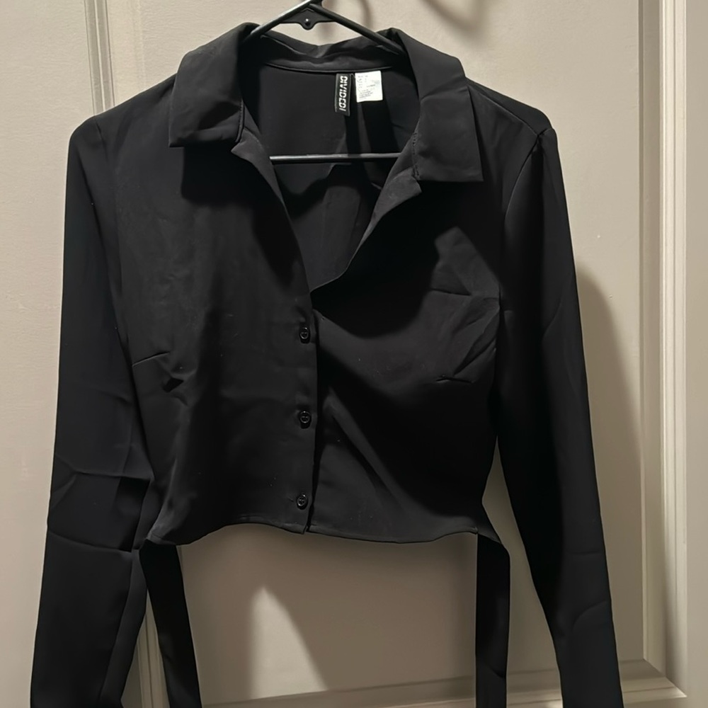 Very cute cropped shirt